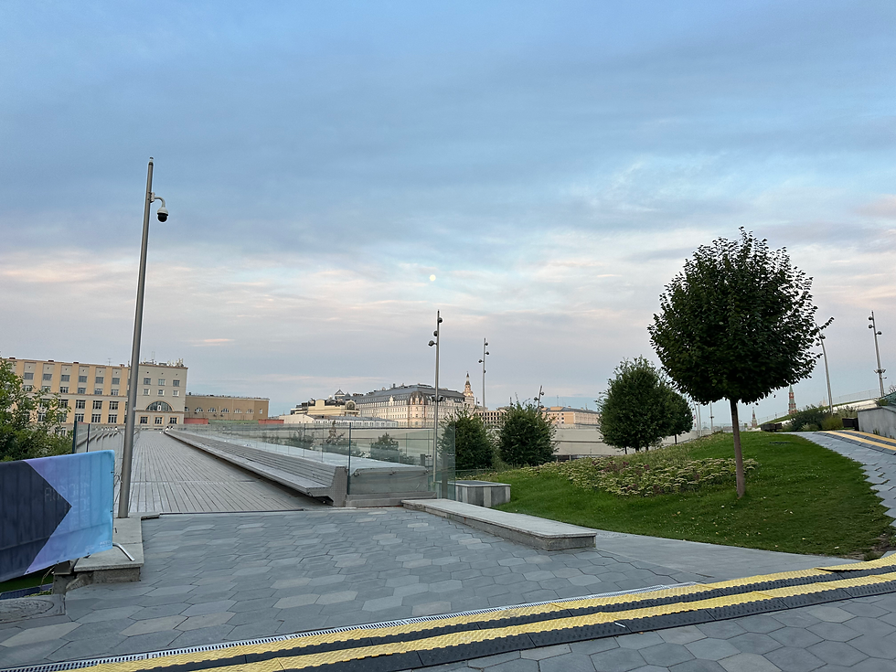 Notice how not a single person was on the bridge. I am telling you the sunrise is the best time to come...