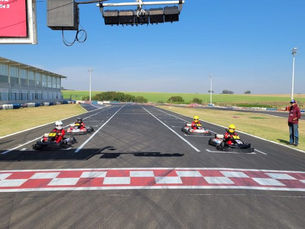 Turismo de Araçatuba prestigia kart em Birigui