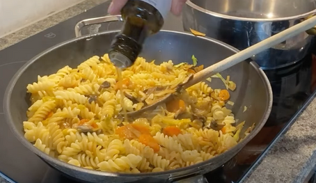 Schwiizer Fusilli mit einem Hauch Fernost – 15-Minuten-Rezept