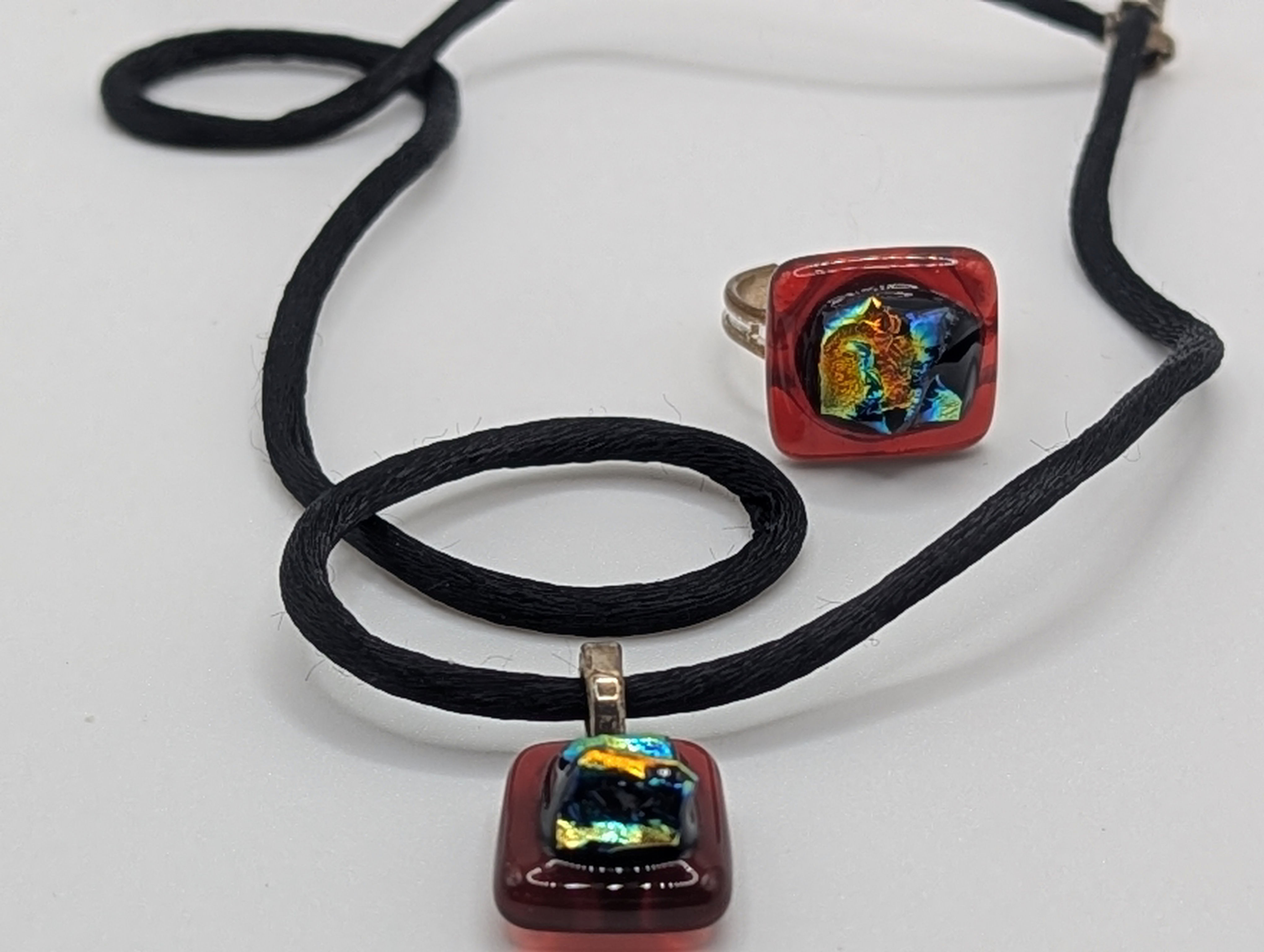  Dichroic Red Rainbow Matching Set 