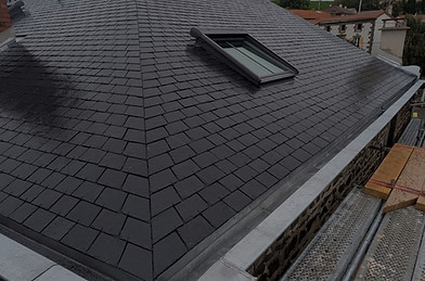 Toiture en ardoise en rénovation à Anger