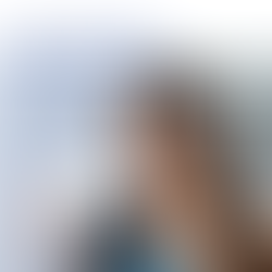 Adriana Cataño deslumbra con glamour latino en los New You Beauty Awards