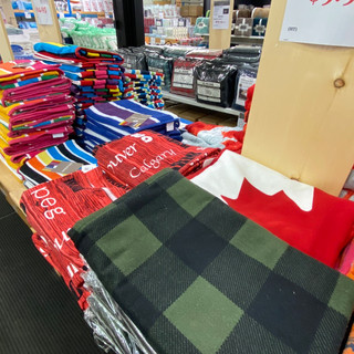 Linens-Blankets-Pillows-Southampton-28.j