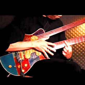 成増ベースギター教室の講師が個人レッスン中