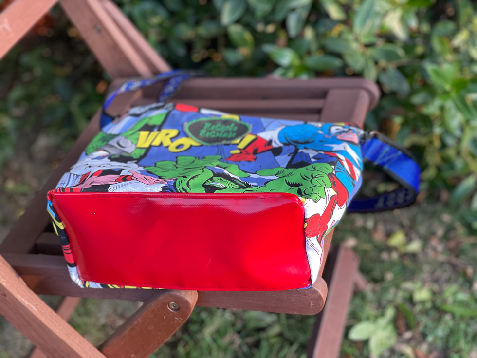 Thumbnail: Avengers - crossbody zipper tote