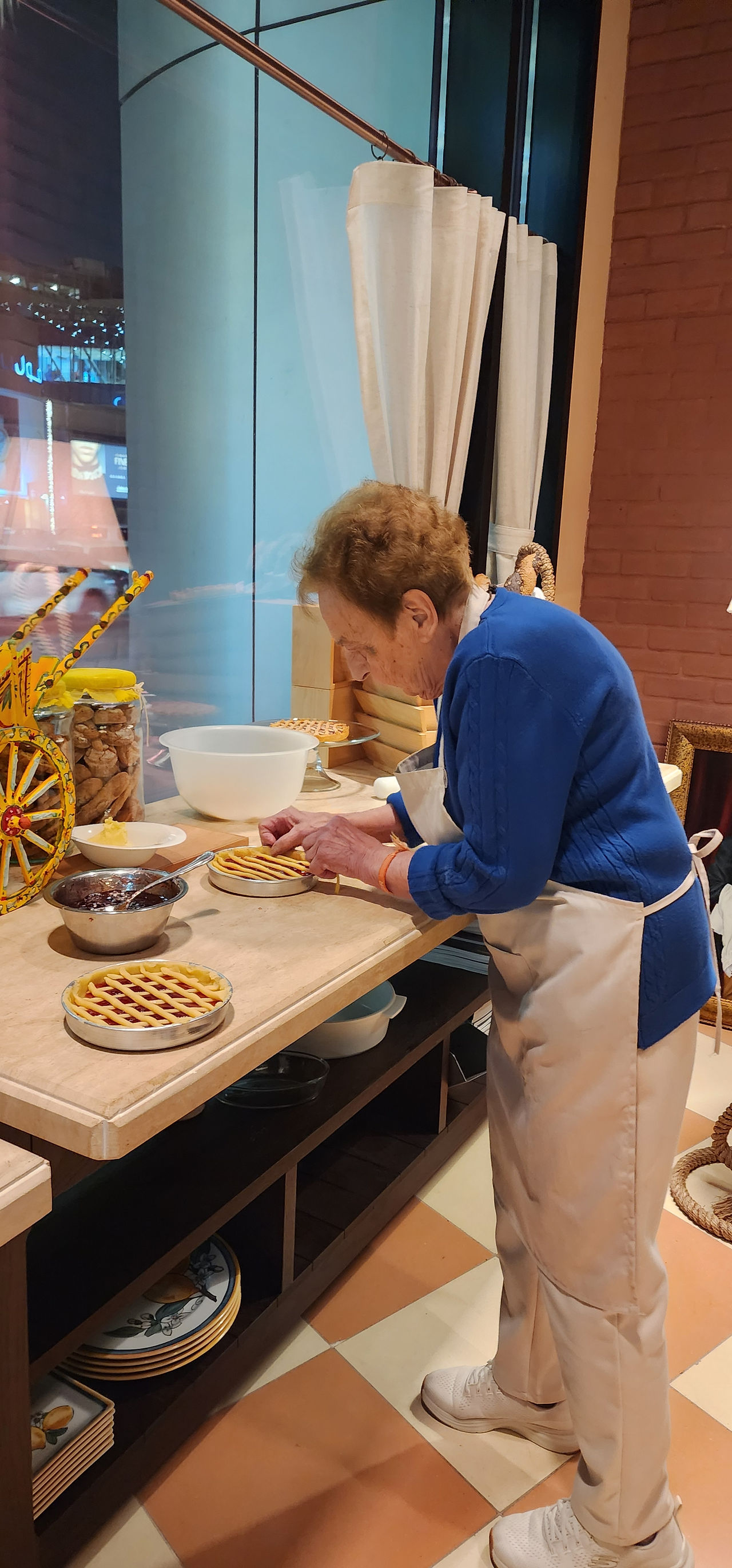 Mamma Bella Ristorante: Nonna Hugs & Handmade Pastas