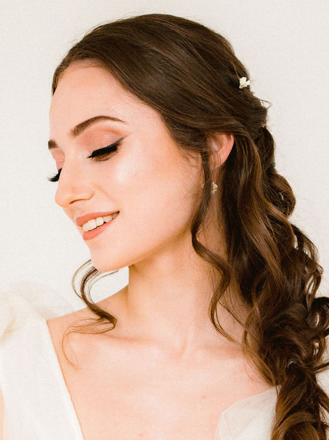 Sharp eyeliner and soft romantic bridal hair