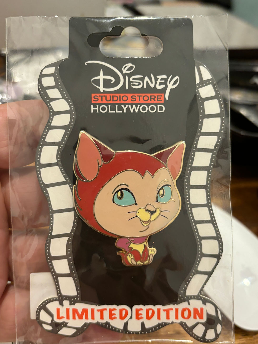 Disney Studio Store Hollywood DSSH Big Head Cat Pin - Dinah
