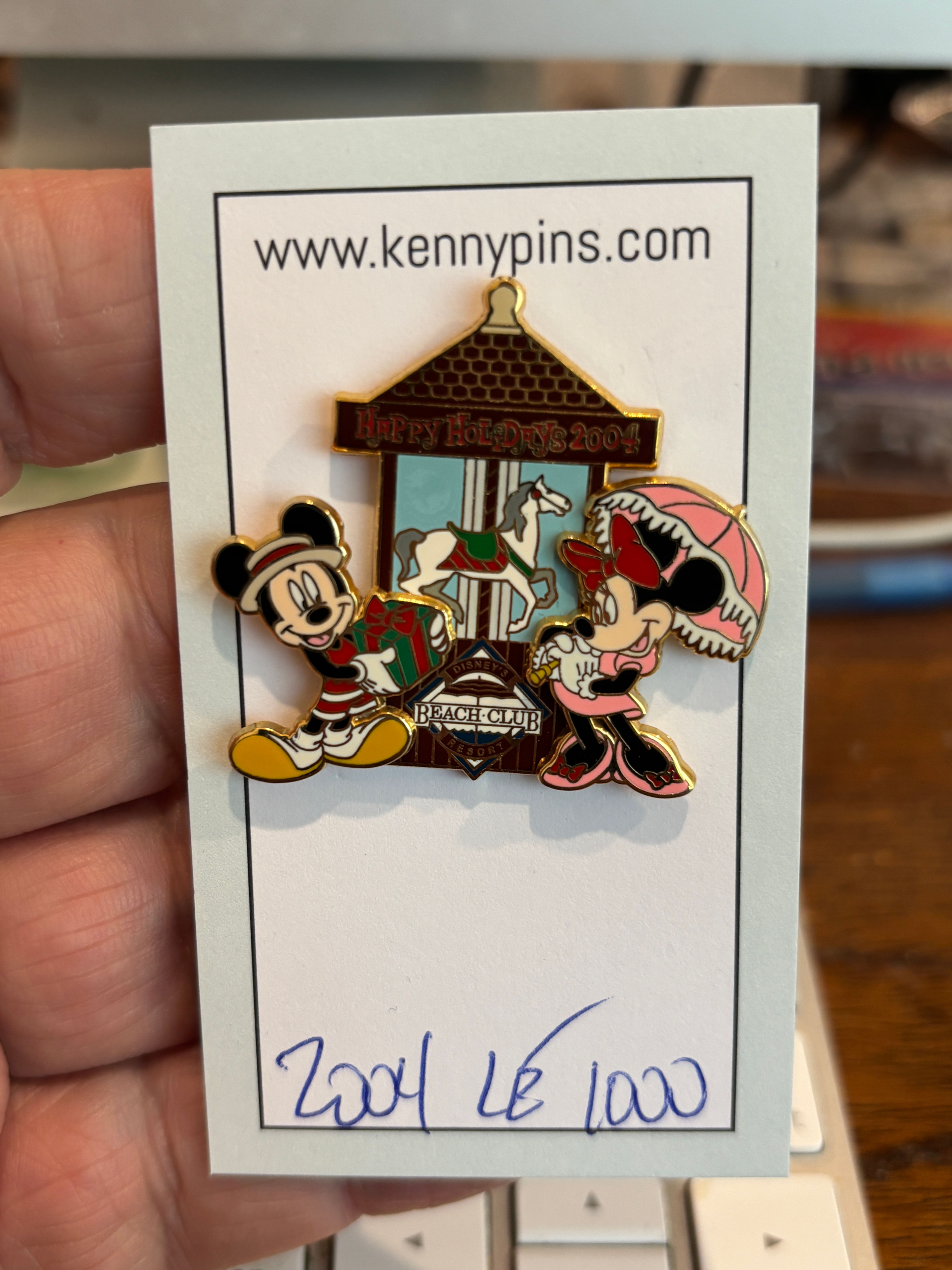 Disney Resorts Happy Holidays 2004 Limited Edition Pin - Beach Club