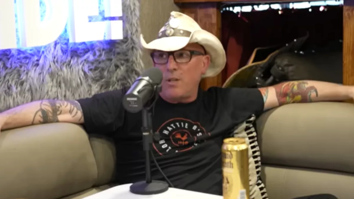 Maynard James Keenan durante la entrevista que le hizo Steve-O en su podcast.