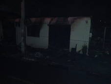 Incêndio atinge edificação e mobiliza Bombeiros no centro de Palmitos