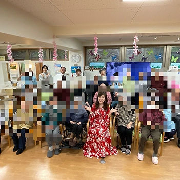 音楽体操ダンスを通じた健康活動を行う様子