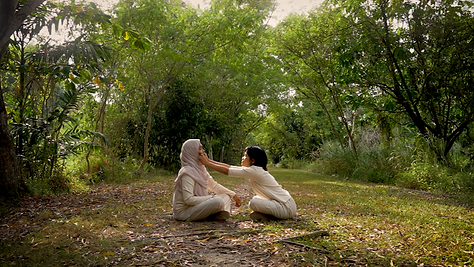 'Cubit Paha Kiri, Paha Kanan Terasa Sekali' Film Still 2.png