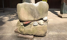お金の貯まる石