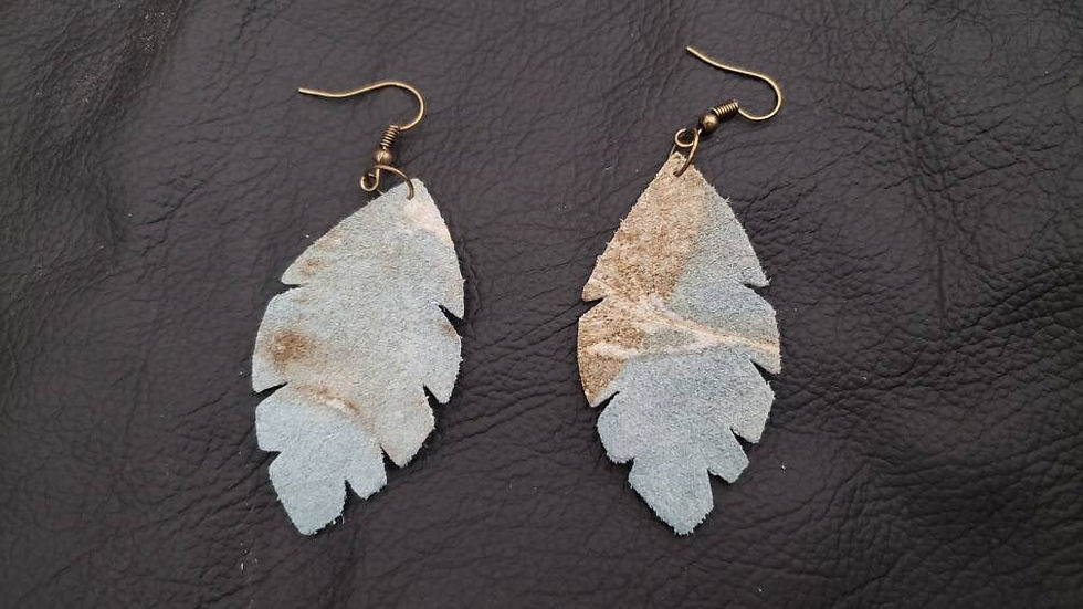 Miniatura: Blue Leather Necklace and Matching Earrings, Ecoprinted Designs from Plants, Two