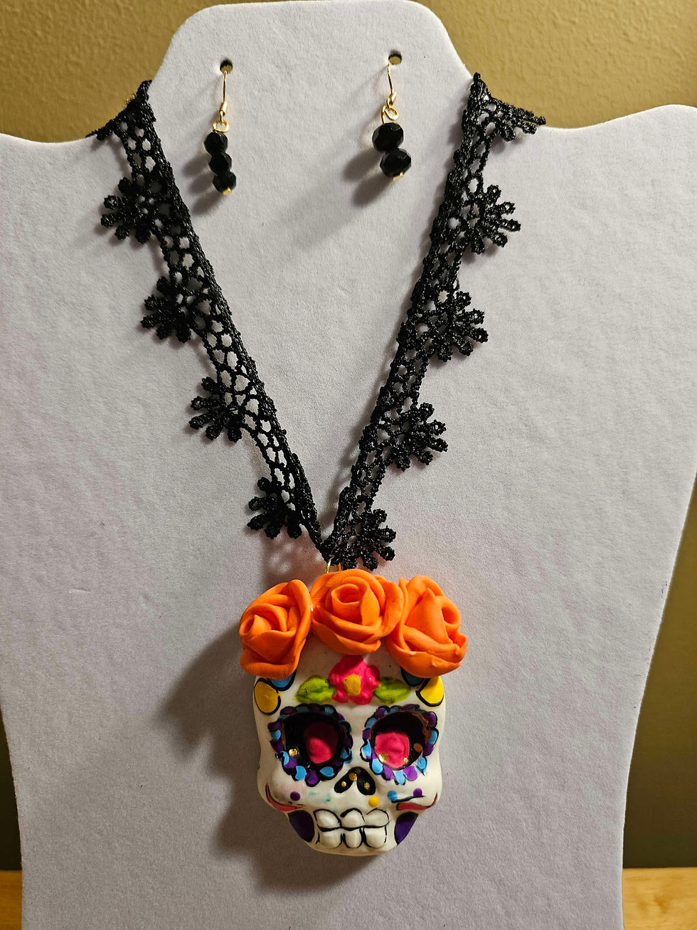 Miniatura: Necklace black with white skull & orange flowers with earrings 🧡💀
