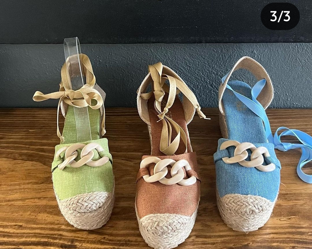 Espadrilles with chain and ribbons ! 