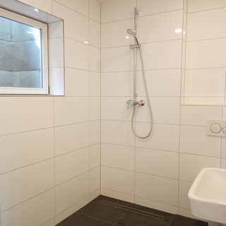 TreueHaende Ulm, Renovierung, Badsanierung, Sanierung, Trockenbau, Aluminium, Kunststoff, Holz - Fenster und Türen, Jalousien oder Rollladen, Handwerker in Ulm und Umgebung, Abriss, Rückbau, Abbruch oder Entkernung, Bodenleger, Fliesenleger, Plattenleger