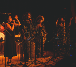 SH-SH à 4 - © Lara Herbinia