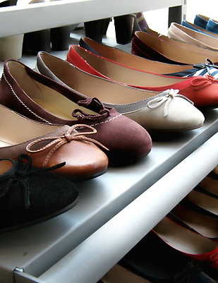 In-Store Shoe Assistance_2