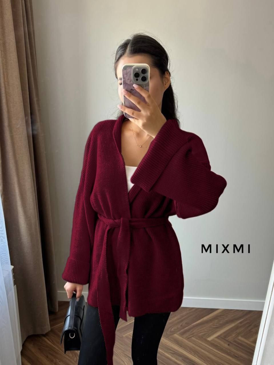 Червоний кардиган