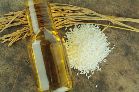 A picture of rice bran oil.