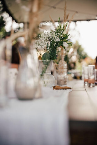 Hochzeitsfotograf Düsseldorf Hochzeitsparty Garten im Boho Stil Tischdeko
