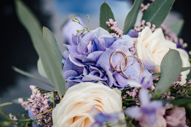 Hochzeitsfotograf Düsseldorf Yvonne Miss Trauung Schloss Benrath Brautstrauß