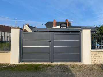 portail à étampes, portail étampes, portail morigny-champigny, portail étrechy, portail dourdan, portail lardy, portail angerville. portail en aluminium, profils systèmes, rénovation, portail, clôture, portillon, portail aluminium 2 vantaux égaux, couleur gris antique, étampes, Essonne