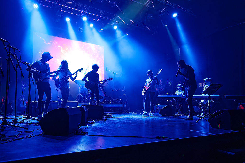 Atelier de groupe : guitare, basse, batterie et chant à Marseille