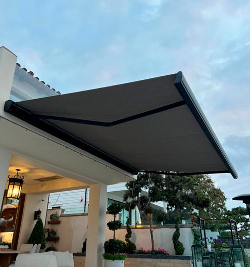 Toldo retractil / toldo brazo oculto Cancún, Playa del Carmen, Puerto Aventuras, Tulum.