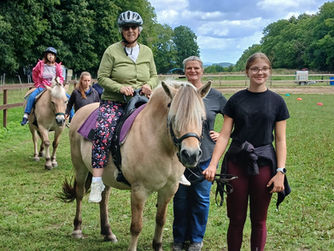 Sarah und die sieben Ziegen (Hippotherapie)
