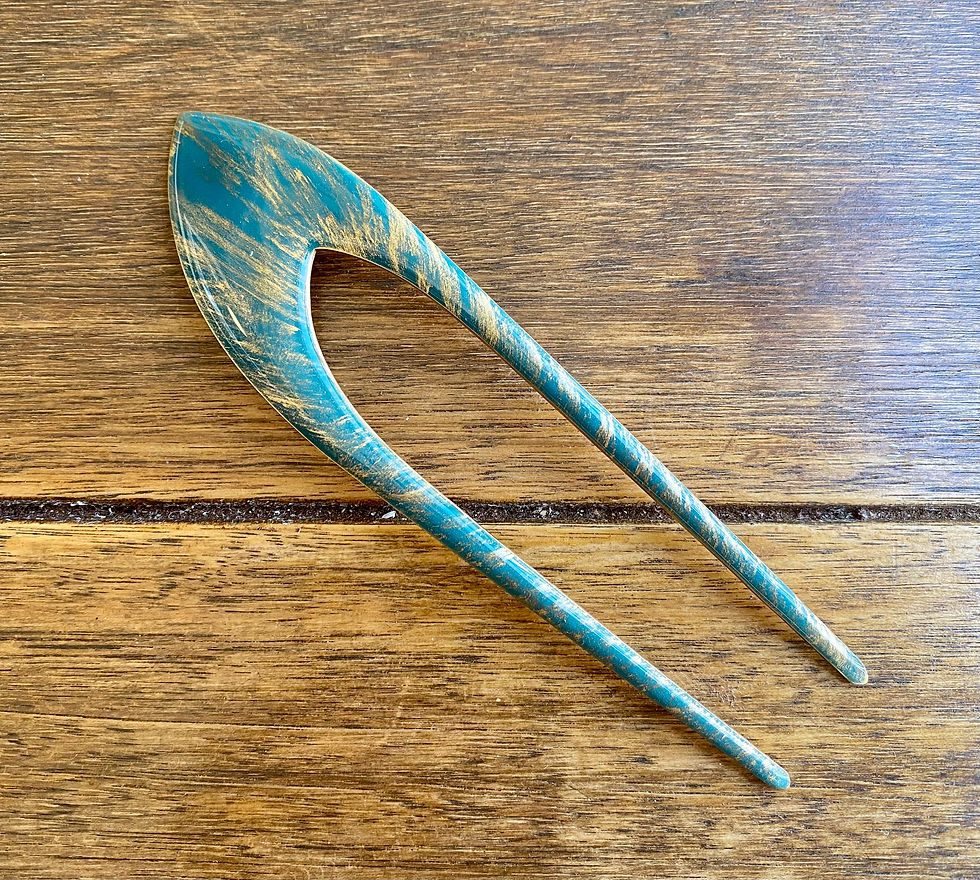 Thumbnail: Modern Art Chignon Strike It Gold