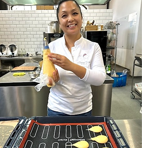 Jana Lai mosolyog_edited.png