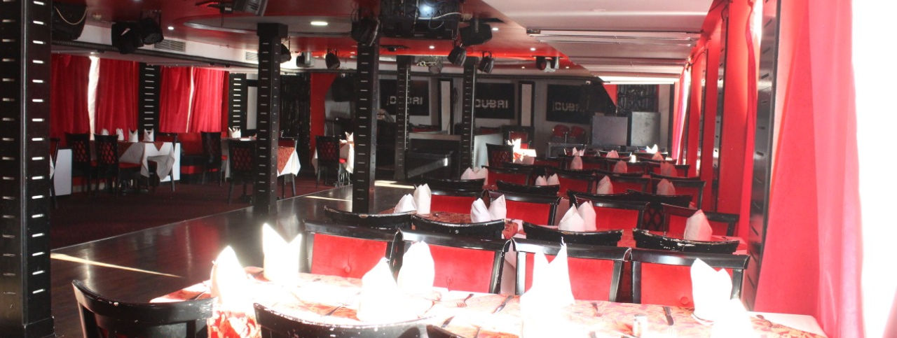 Elegant Nile cruise dinner setting