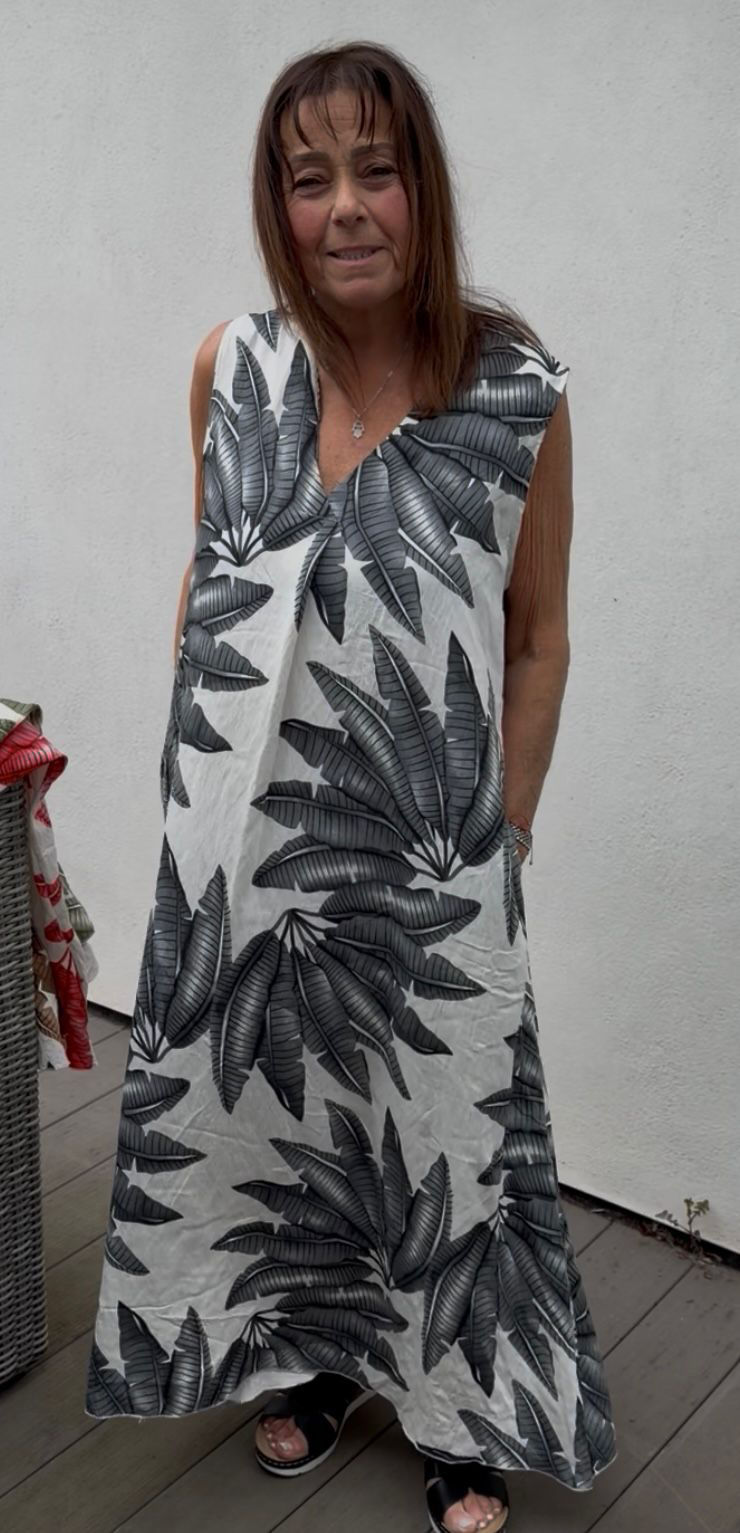 Thumbnail: Sleeveless Leaf Print Dress