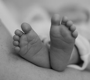 Séance photo naissance, petits pieds