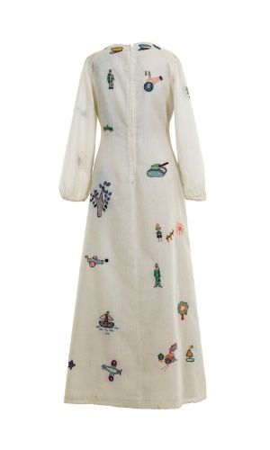 Vestido protesto com imagens de canhão (Imagem: Reprodução/ Pinterest)