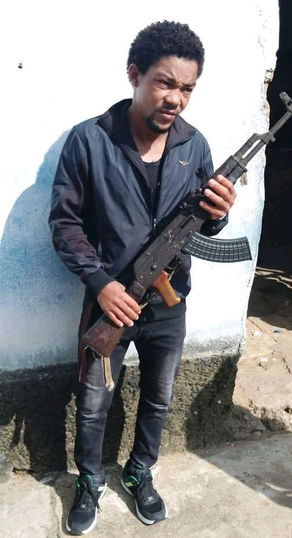 POLÍCIA DESMANTELA GRUPO CRIMINOSO EM CALULO E APREENDE ARMAS DE FOGO DE GUERRA