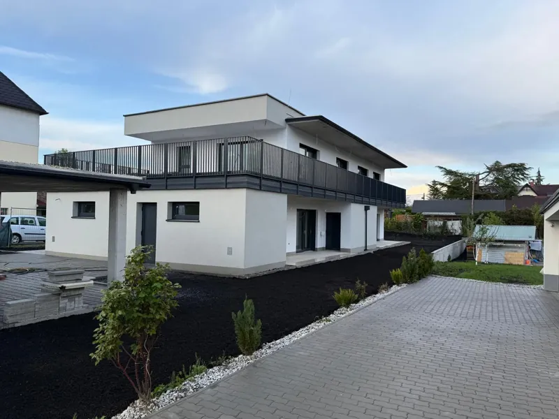 Haus mit umlaufendem Balkon