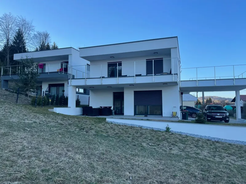 Hanghaus mit Terrasse