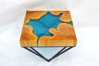 Heminredning, hartsbord, hartsbord med epoxi, trämöble, soffbord, förvaring, byråer. Trähantverk hos Handmadewood.se