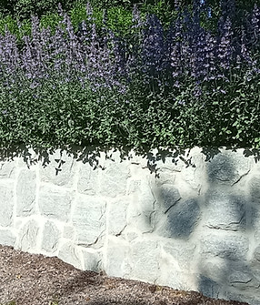 Gnejs-naturstensmur-perfekt-stensättning.jpg