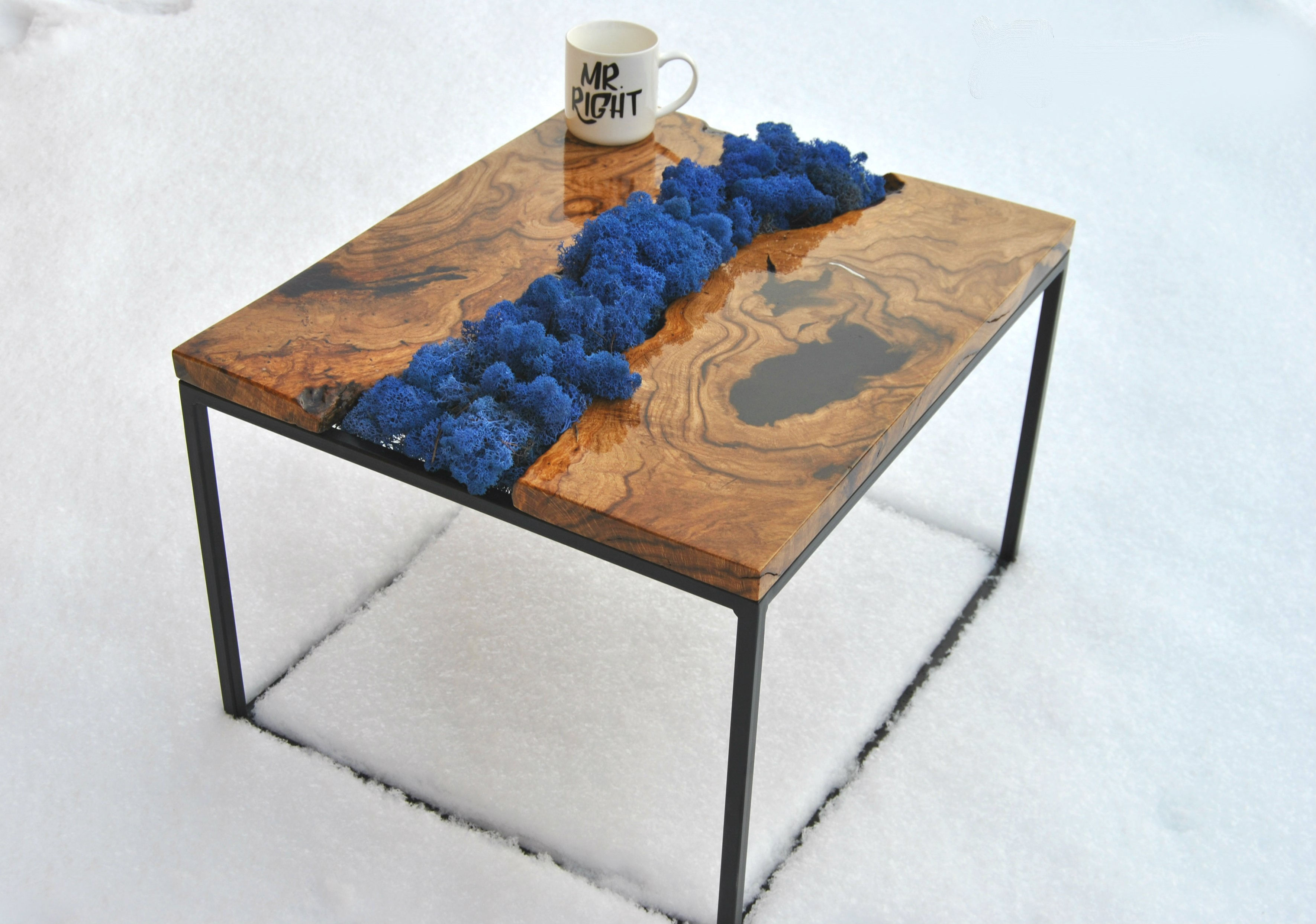 Soffbord med mossa & svart hartsinlägg