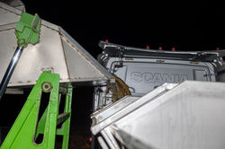 העברת ענבים למשאית