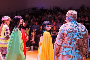 “Red, Green and Yellow” – a theatre experience that brought children, schools and two countries together