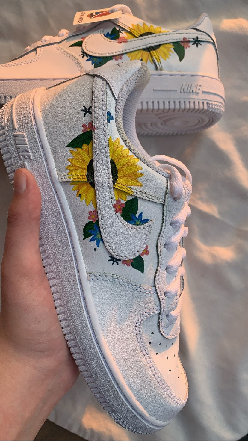 الصورة المصغرة: Sunflower Themed Custom Shoes