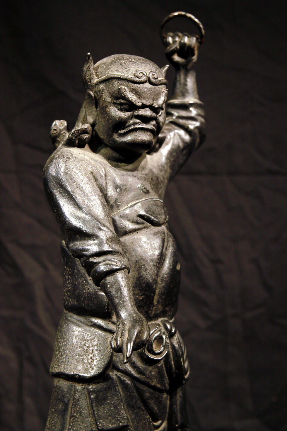 縮圖：清朝 黑瓷降龍伏虎尊者立像