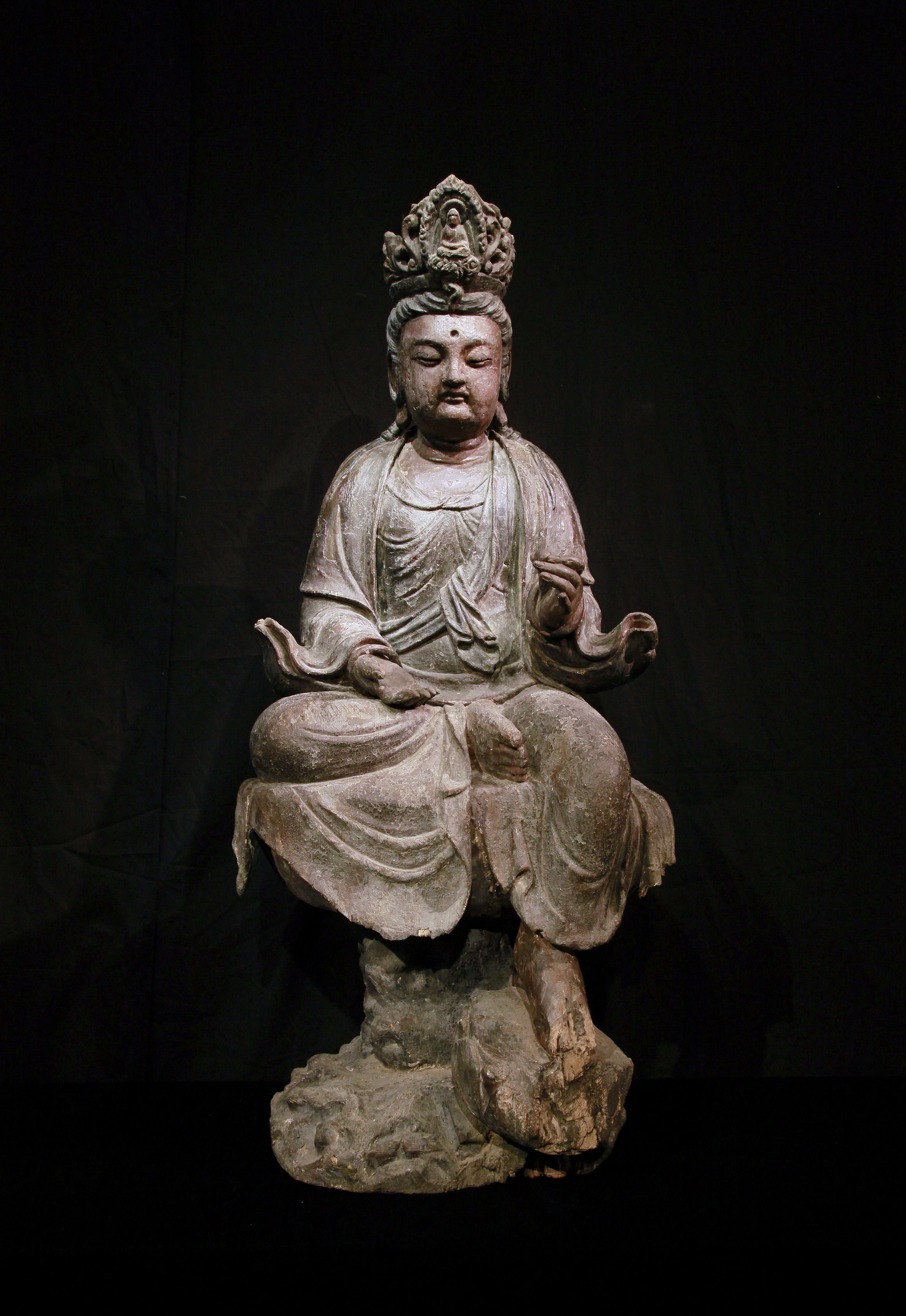 遼代 香樟木雕觀音坐像