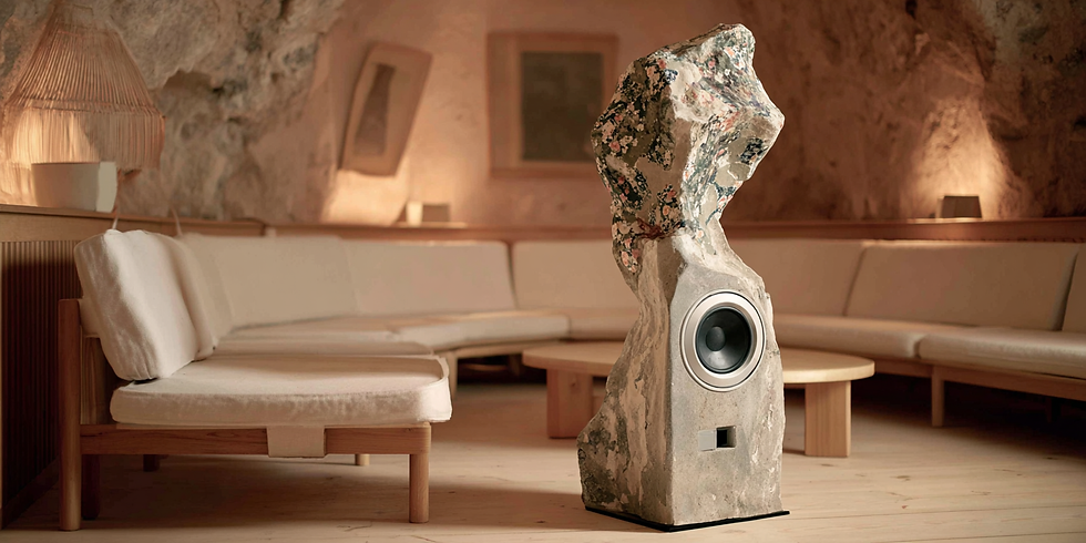 bronxthewolf_plaster_covered_tall_sculpture_with_large_circul_884a4f92-bb3d-4656-a7cc-eb5d